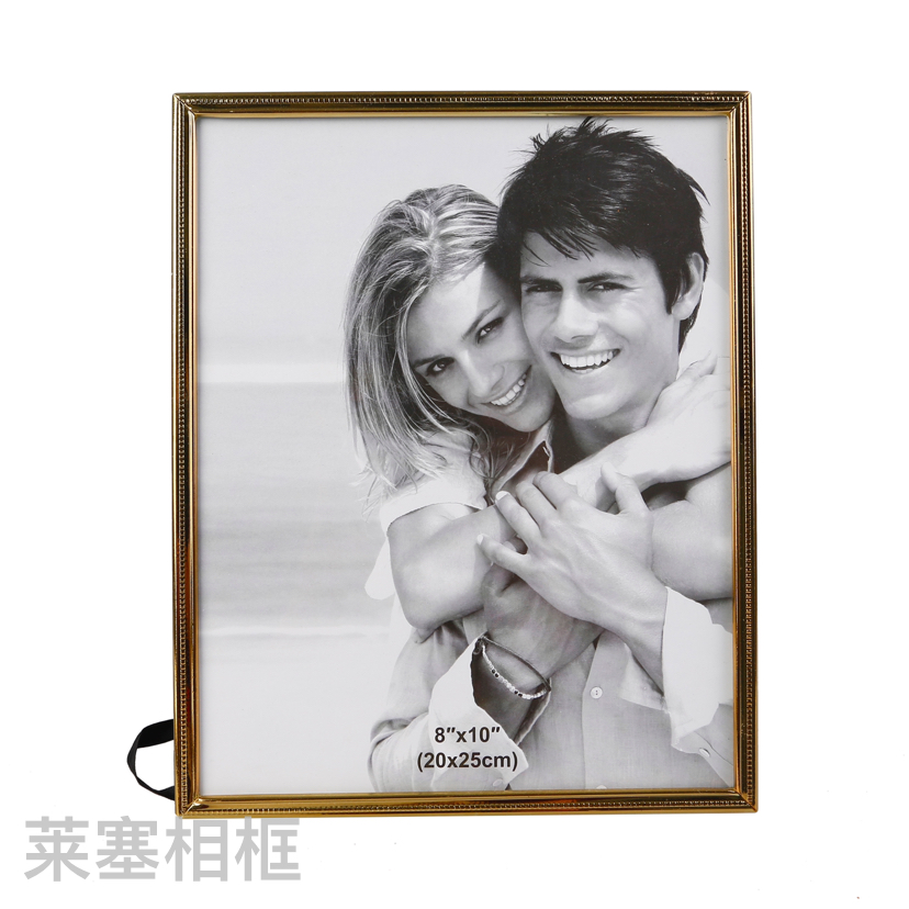 Fine-edge patterned iron electroplated with gold creative decorative items for home decoration, living room and bedroom handicrafts, photos, metal photo frames Application Scenario