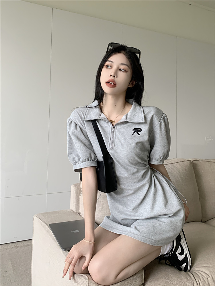 A new 2022 Hong Kong-style design dress for women, featuring letter-embroidered, niche POLO collar, cinched waist, drawstring and exposed waist Specification image