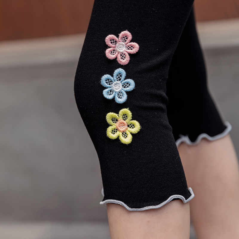 Girls' seven-inch pants, summer thin and versatile children's clothing, cool pants, girls' sweet baby pants, comfortable children's mid-length shorts Application Scenario