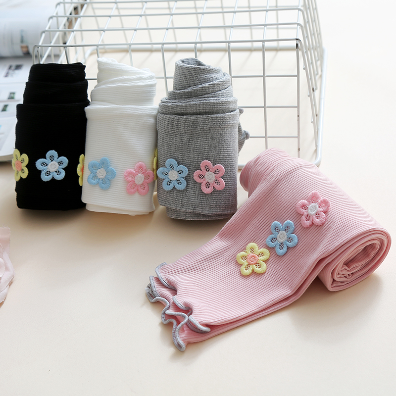 Girls' seven-inch pants, summer thin and versatile children's clothing, cool pants, girls' sweet baby pants, comfortable children's mid-length shorts details Picture