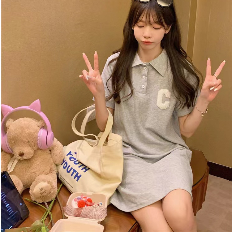 College-style grey short-sleeved polo-neck T-shirt dress for petite women, summer design sense, niche mid-length T-shirt