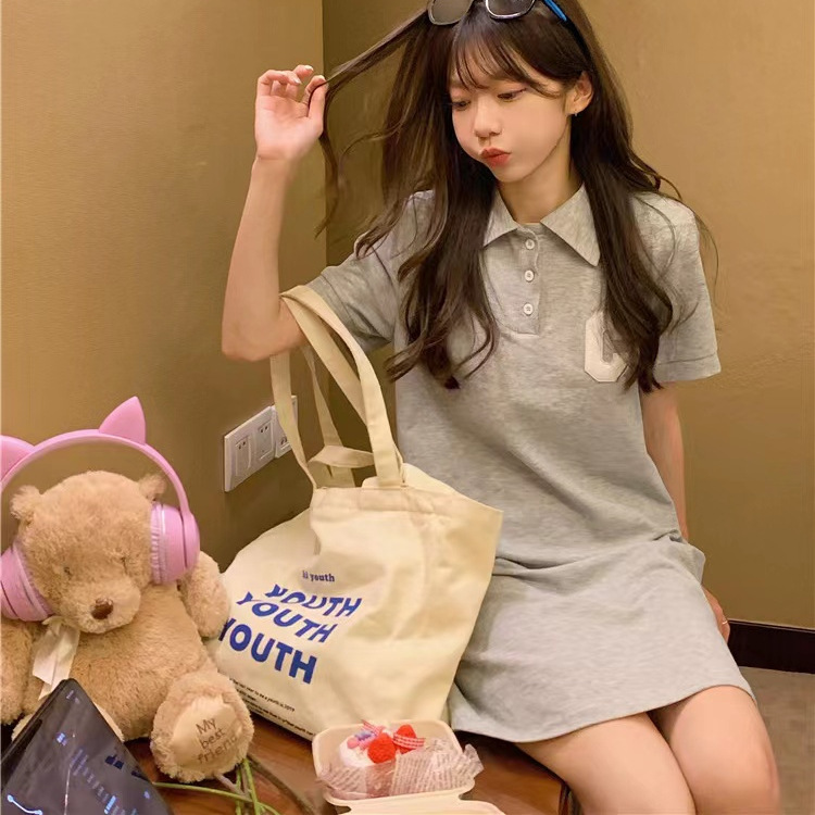 College-style grey short-sleeved polo-neck T-shirt dress for petite women, summer design sense, niche mid-length T-shirt details Picture