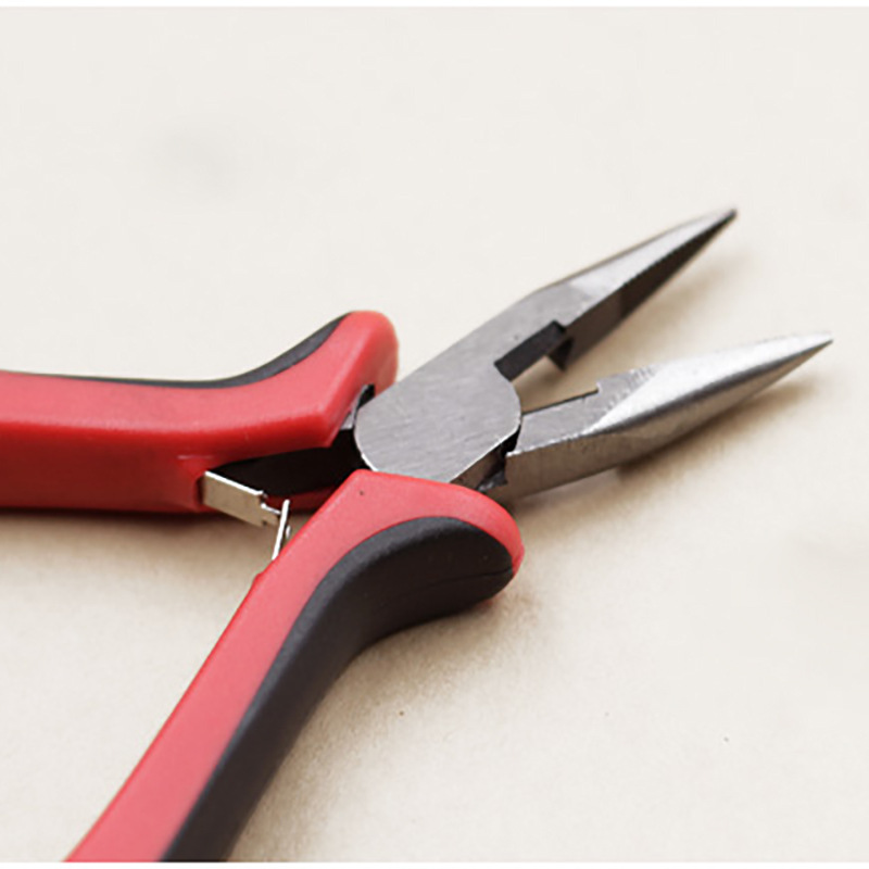 Wholesale of professional hair extension tools, including curved mouth pliers, large pliers, plastic-handled, toothed hair, fishline hair, and silicone ring hair extension pliers Application Scenario