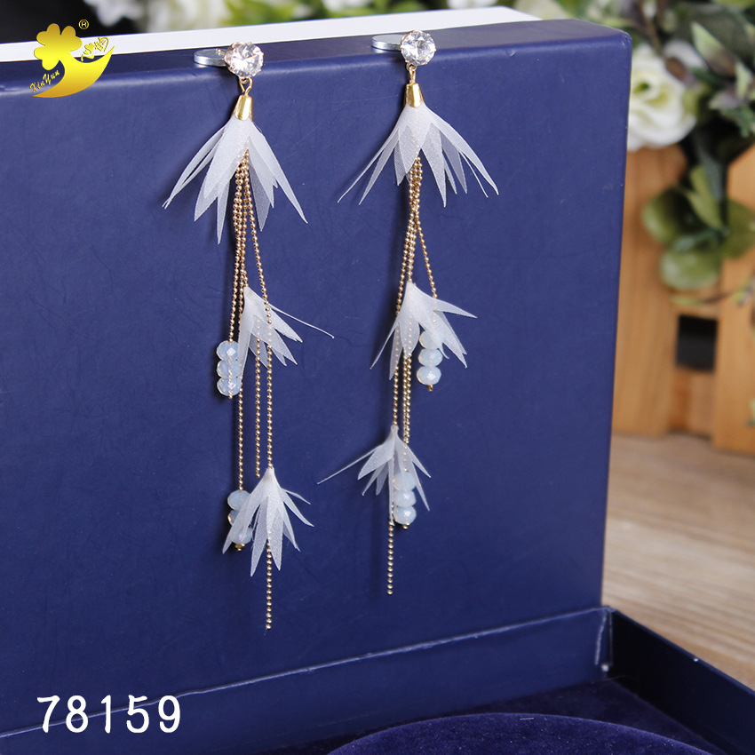 European and American fashion minimalist magazine photo shoot headwear, women's personalized and versatile bridal accessories, tassel crystal earrings Item Picture