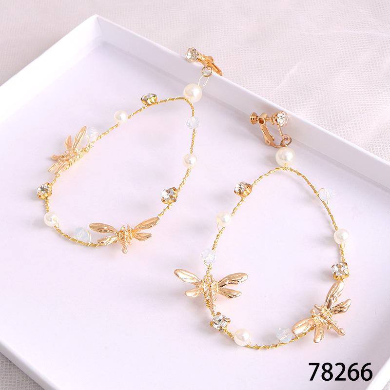 New bride headwear from Japan and South Korea, super fairy earrings, dragonfly oval ear clips, princess wedding accessories, pearl earrings Application Scenario
