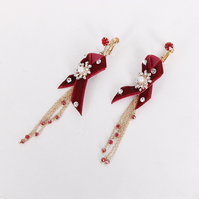 Handcrafted diamond-encrusted alloy flower chain pendant velvet cross strap street style no-ear hole ear clip details Picture