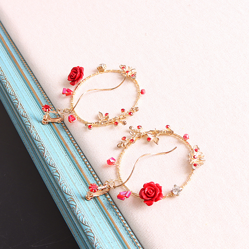Bride earrings, European and American golden ear clips, round rose earrings without ear holes, wedding festival red crystal earrings Application Scenario