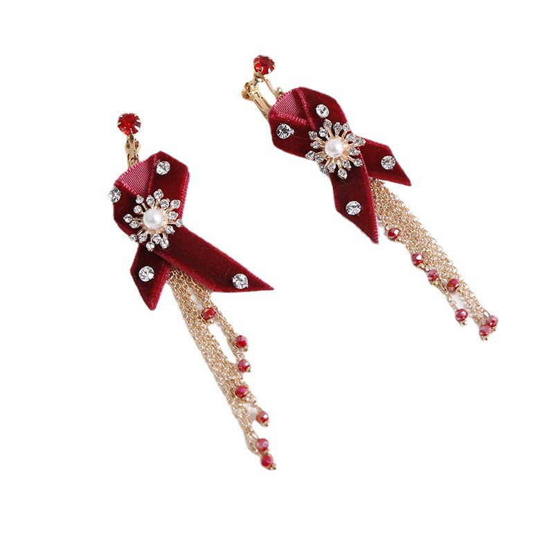 Handcrafted diamond-encrusted alloy flower chain pendant velvet cross strap street style no-ear hole ear clip Item Picture