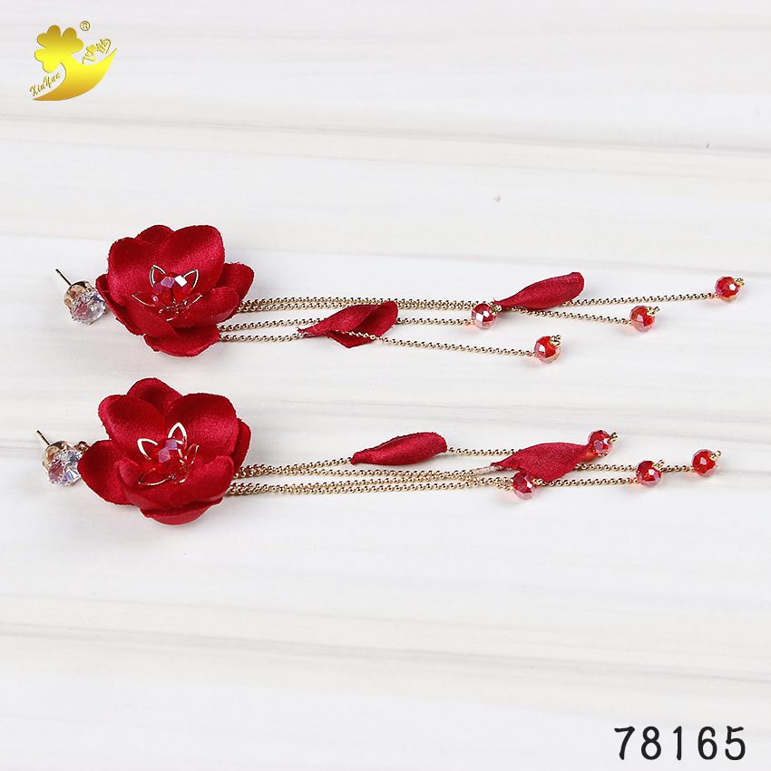 Wholesale of Chinese-style bride accessories, wedding ancient-style floral dress, headwear, tassel earrings, long and elegant wine red stud earrings Item Picture