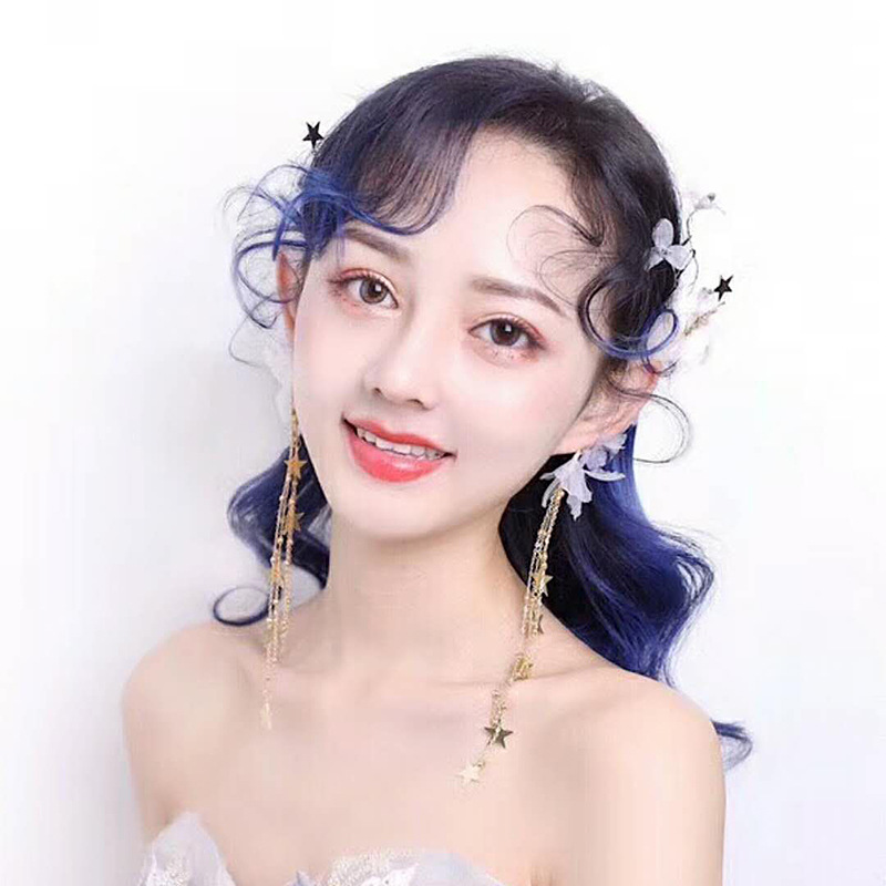 European and American bride's fairy-like headwear, celebrity street style, studio look, makeup, hair accessories, earrings, fashionable and elegant white gauze ear pendants