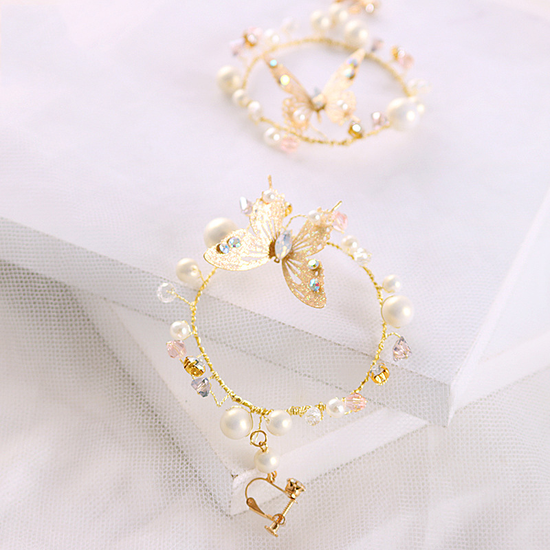 2020 new style earrings: Round geometric earrings, golden sandblasted butterfly ear clips, exaggerated and fashionable European and American earrings details Picture