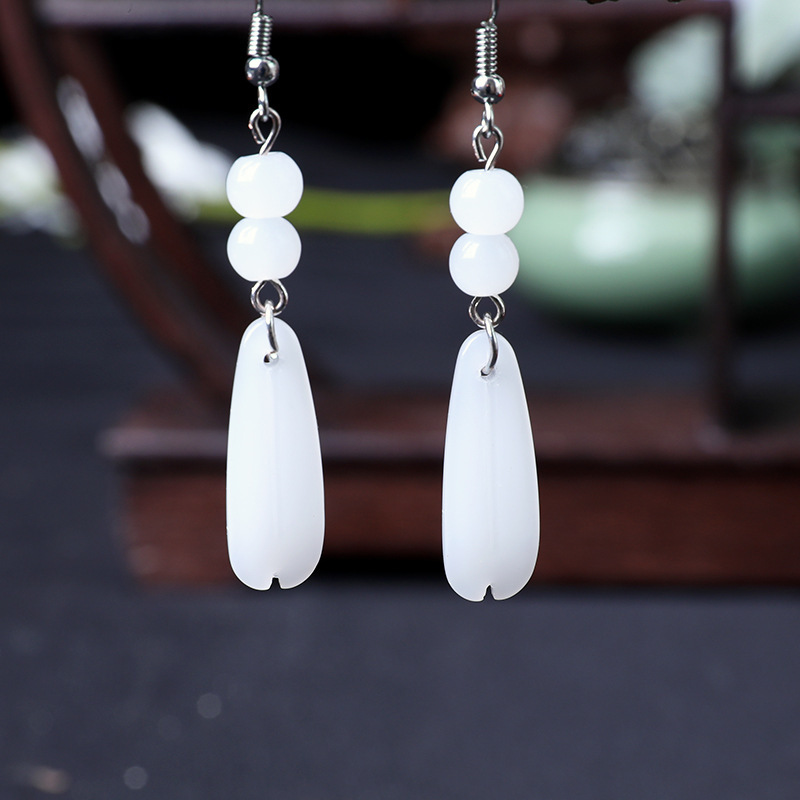 Ancient-style white jade earrings, a retro accessory for Hanfu. Petal jade bead ear hooks pendant, a classical and elegant original stone earrings Application Scenario