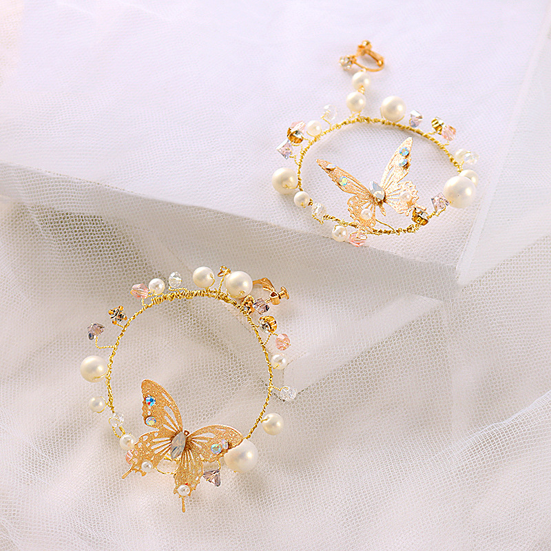 2020 new style earrings: Round geometric earrings, golden sandblasted butterfly ear clips, exaggerated and fashionable European and American earrings Specification image