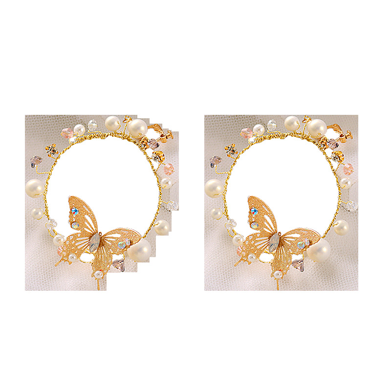 2020 new style earrings: Round geometric earrings, golden sandblasted butterfly ear clips, exaggerated and fashionable European and American earrings Item Picture