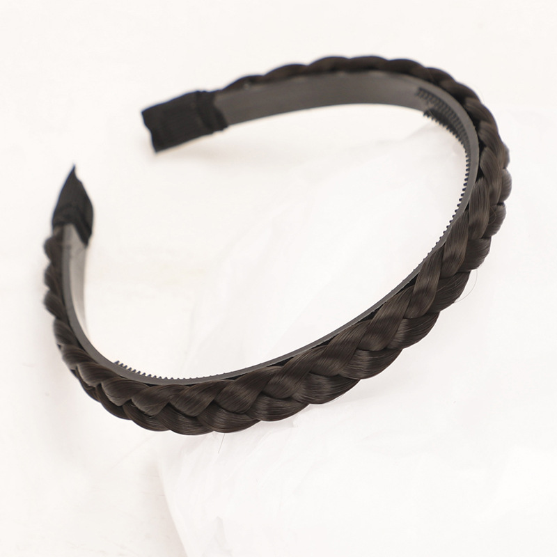 Braid false hair band headwear, handcrafted fishbone braid headband, popular 2022 new braided braid hairpin for women Application Scenario