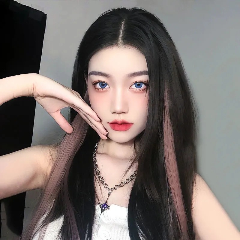One-piece color hair extensions for ear-hanging hair, natural gradient hair extensions for women's long hair, and hair highlight dyeing Application Scenario