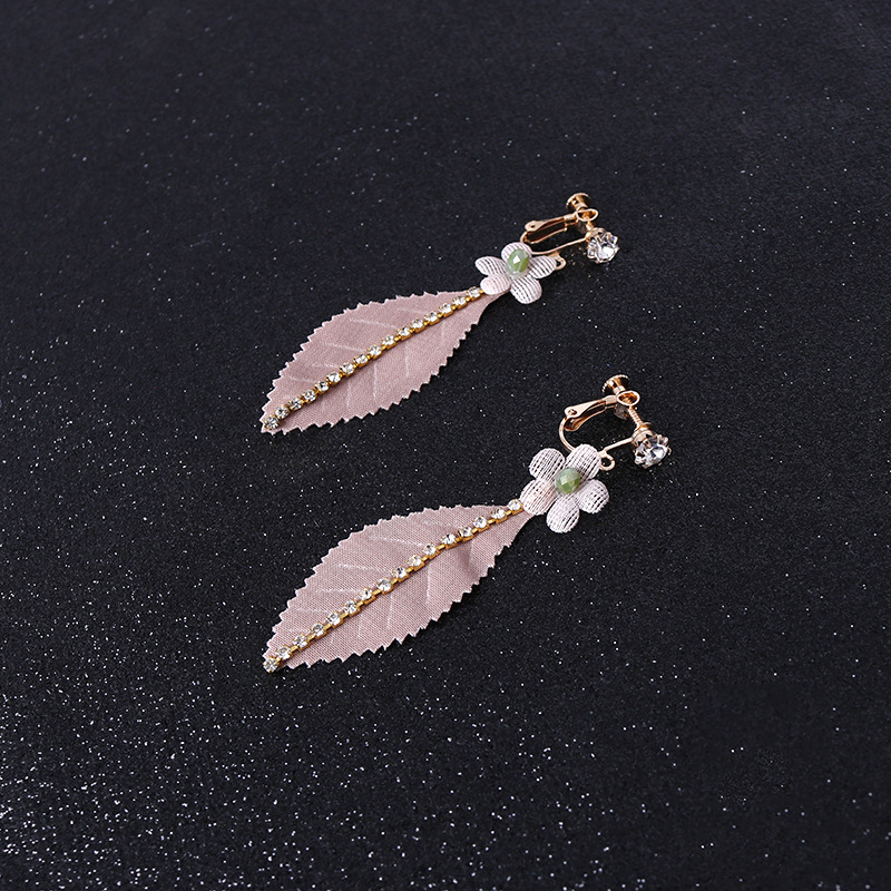 New creative rose-pink color, diamond-encrusted crystal, cute flower and leaf ear clips, handcrafted head accessory details Picture