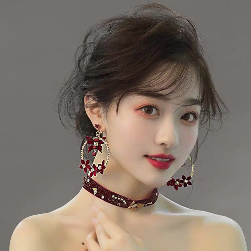 Retro red bride's headwear, flower bow rhinestone earrings, Burgundy round ear clips, and earrings without ear piercings