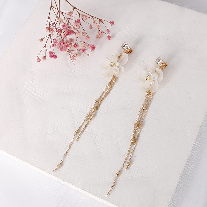 Zinc handcrafted alloy chain crystal flower champagne gauze ear clips Specification image
