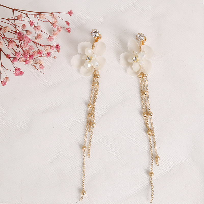 Zinc handcrafted alloy chain crystal flower champagne gauze ear clips