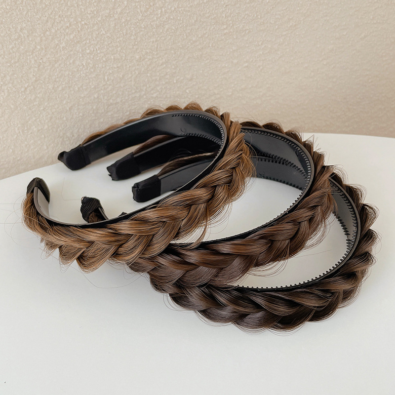 Braids, false hair bands, handcrafted fishbone braids, braided hair bands for women, popular headwear, high cranial top pressure, anti-slip hair clips Application Scenario