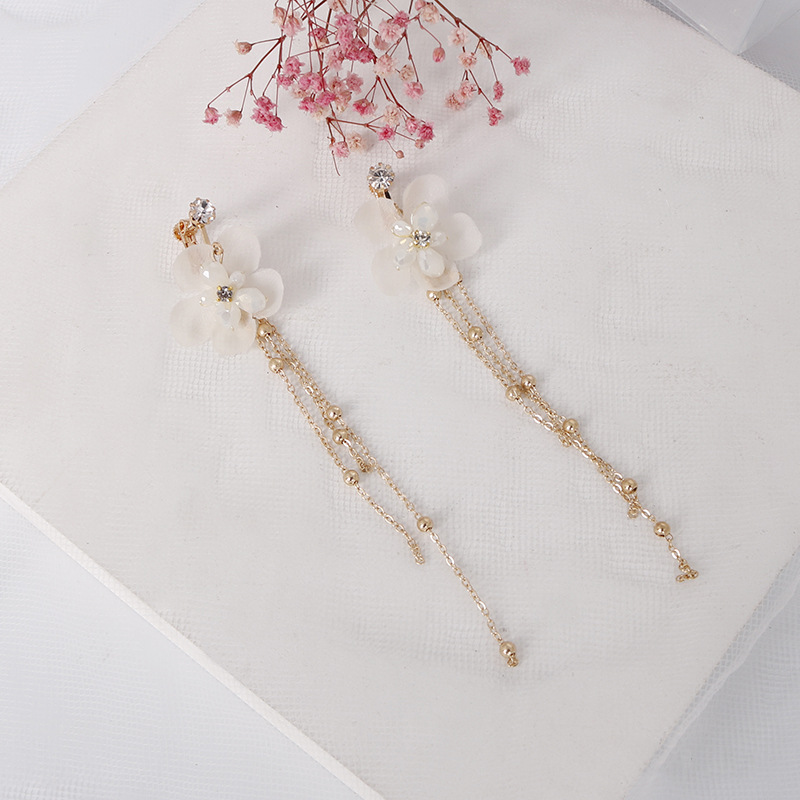 Zinc handcrafted alloy chain crystal flower champagne gauze ear clips Item Picture