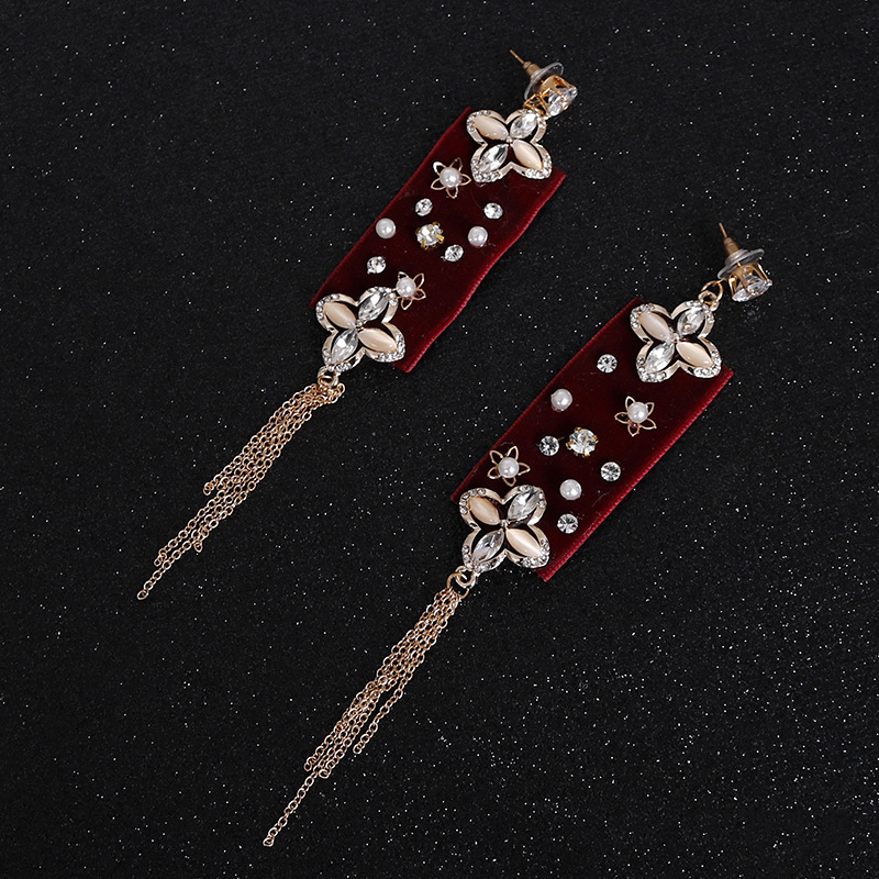 New wine red tassel earrings, alloy inlaid with artificial gemstones, ethereal wedding bride's head decoration details Picture