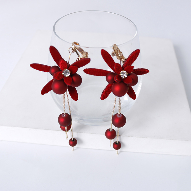 New wine red velvet chain rubber ball ear clips, exaggerated shooting prop earrings for Internet celebrities Specification image