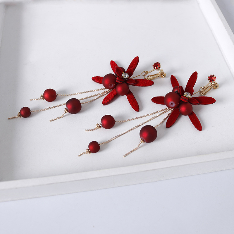 New wine red velvet chain rubber ball ear clips, exaggerated shooting prop earrings for Internet celebrities details Picture