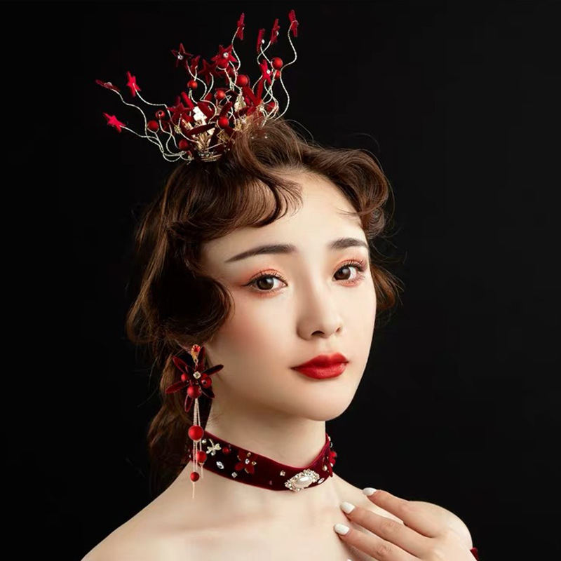 New wine red velvet chain rubber ball ear clips, exaggerated shooting prop earrings for Internet celebrities