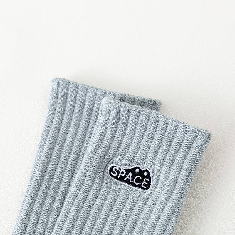 2022 Autumn/Winter new Men's embroidered mid-calf socks, men's solid color sports combed cotton sweat-absorbing and breathable cotton socks Application Scenario