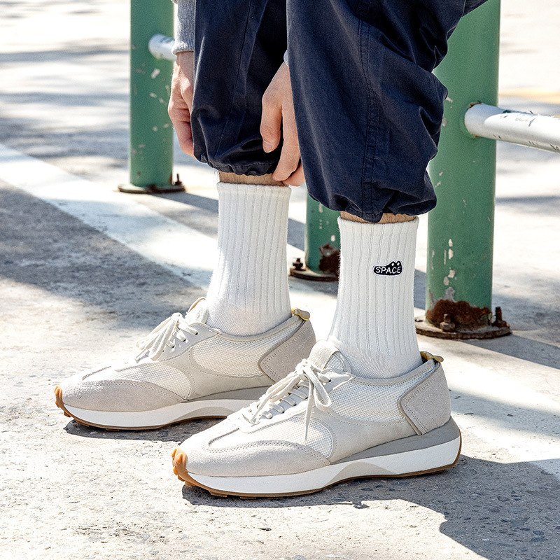 2022 Autumn/Winter new Men's embroidered mid-calf socks, men's solid color sports combed cotton sweat-absorbing and breathable cotton socks details Picture