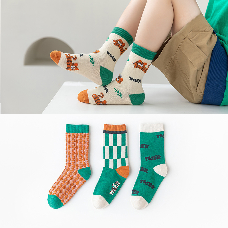 New autumn and winter series of Zhongda Children's baby socks featuring cartoon tigers and combed cotton are available for one-piece delivery