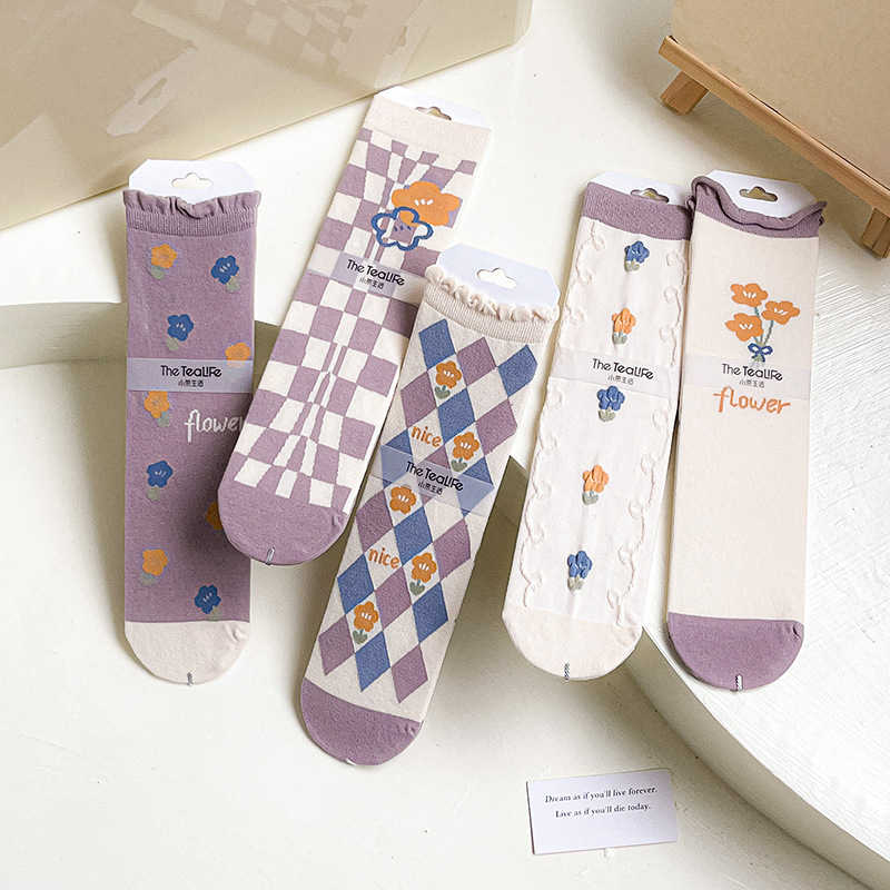New autumn and winter style taro color straight plate rolled diamond-shaped small flower mid-calf socks for women, fresh cotton socks for women, one-piece consignment details Picture