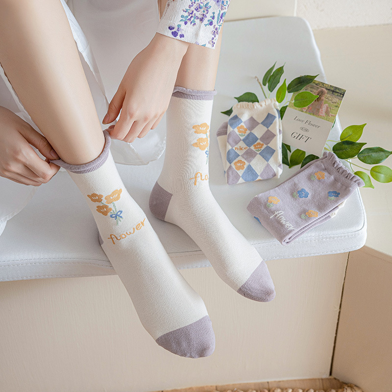 New autumn and winter style taro color straight plate rolled diamond-shaped small flower mid-calf socks for women, fresh cotton socks for women, one-piece consignment