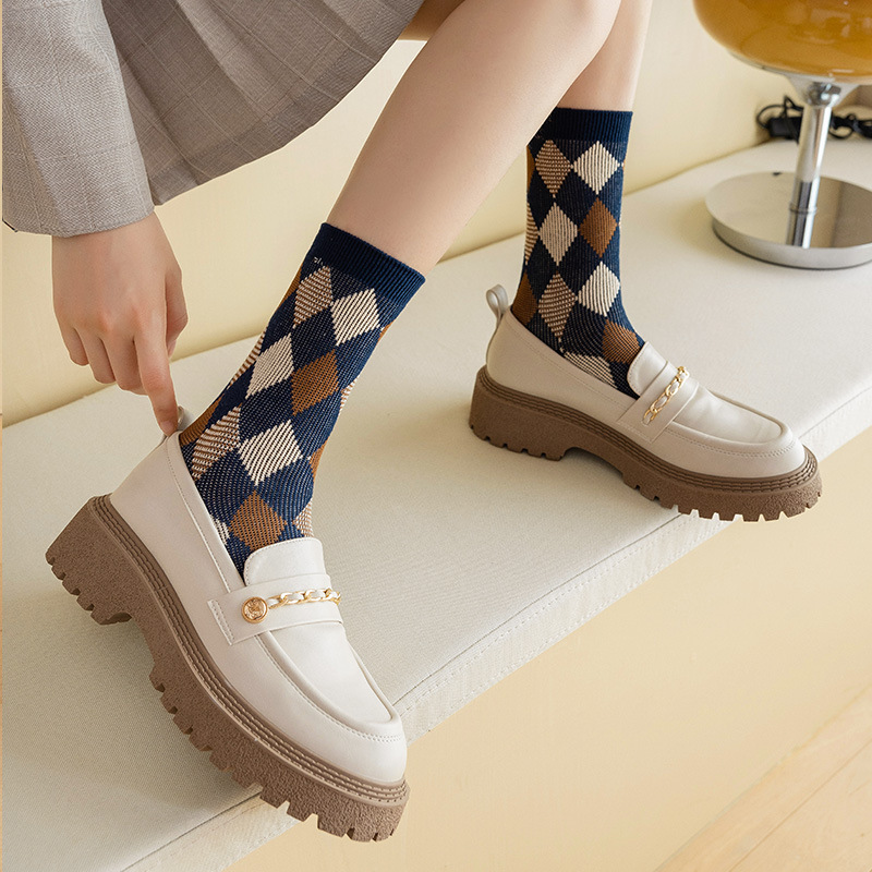 The manufacturer of the 2022 autumn and winter new double-needle double-path Dui Dui socks for women in a retro blue checkered mid-calf Specification image