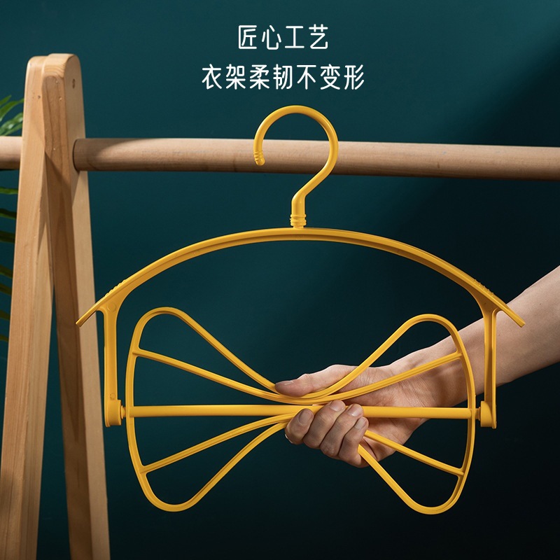 Rotating clothes hanger, multi-functional shirt, anti-wrinkle, widened and thickened shoulder, rotatable clothes hanger, quick drying and drying of clothes and shoes Application Scenario