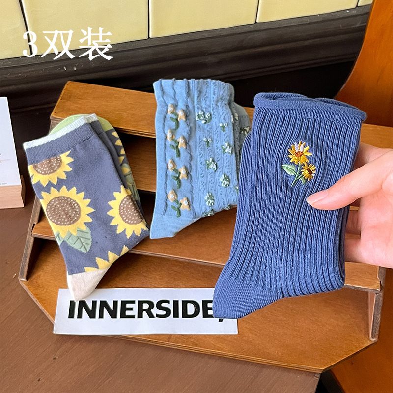 Three pairs of women's mid-calf socks, autumn and winter breathable combed cotton vintage long socks, rolled-up women's socks, one piece consignment