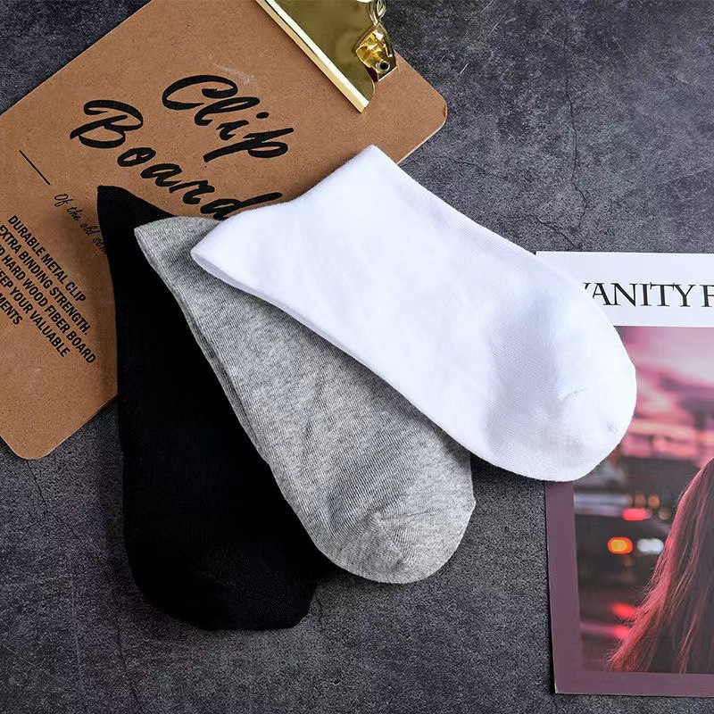 Wholesale men's mid-leg socks in stock, new autumn and winter styles, cheap street vendors' socks, solid-color business new styles, breathable and sweat-absorbing long socks Application Scenario
