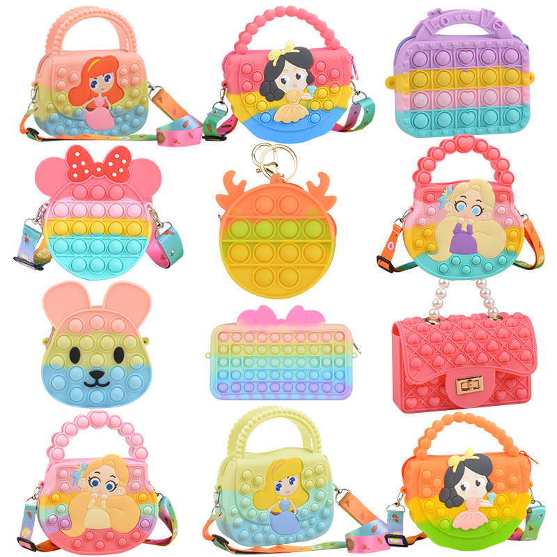 A variety of new rat-killing Pioneer silicone bags, butterfly-shaped rat-killing Pioneer crossbody bags wholesale, cute change bags