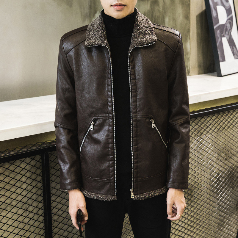 Wholesale of new leather jackets for men's youth in the autumn and winter of 2020, featuring a Korean-style fleece and fur fit