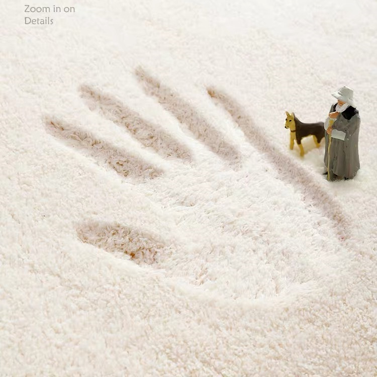 The bedroom is covered with a cute cross-border cartoon round carpet. The bed is padded with thickened lambskin children's floor MATS and the room carpet Item Picture