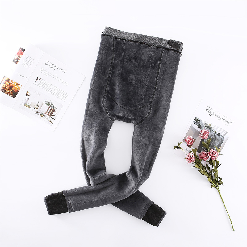 Vertical cotton pregnant women's leggings for autumn and winter, with added fleece and thickened, are a new type of one-piece cotton pants for foot support and abdomen. Women's outerwear for pregnant women Application Scenario