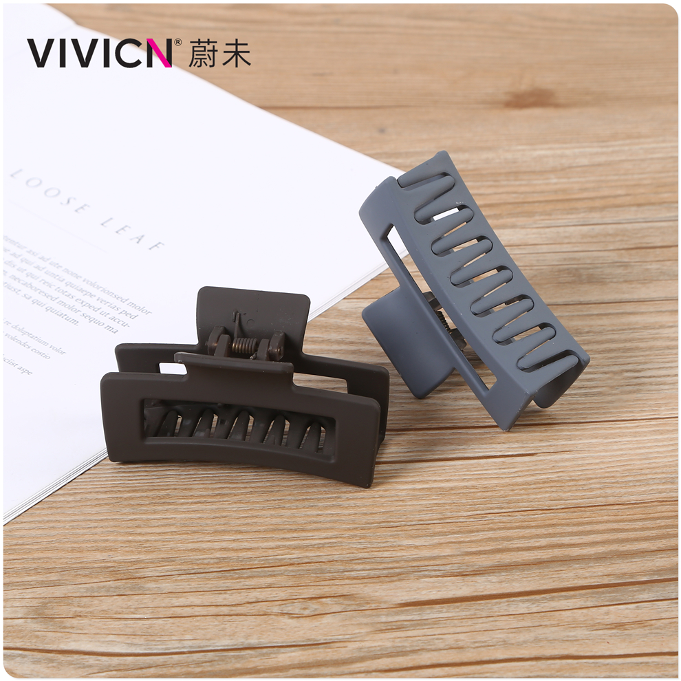 Stylish half-up, half-down hairstyle featuring Wei Wei Hairpin