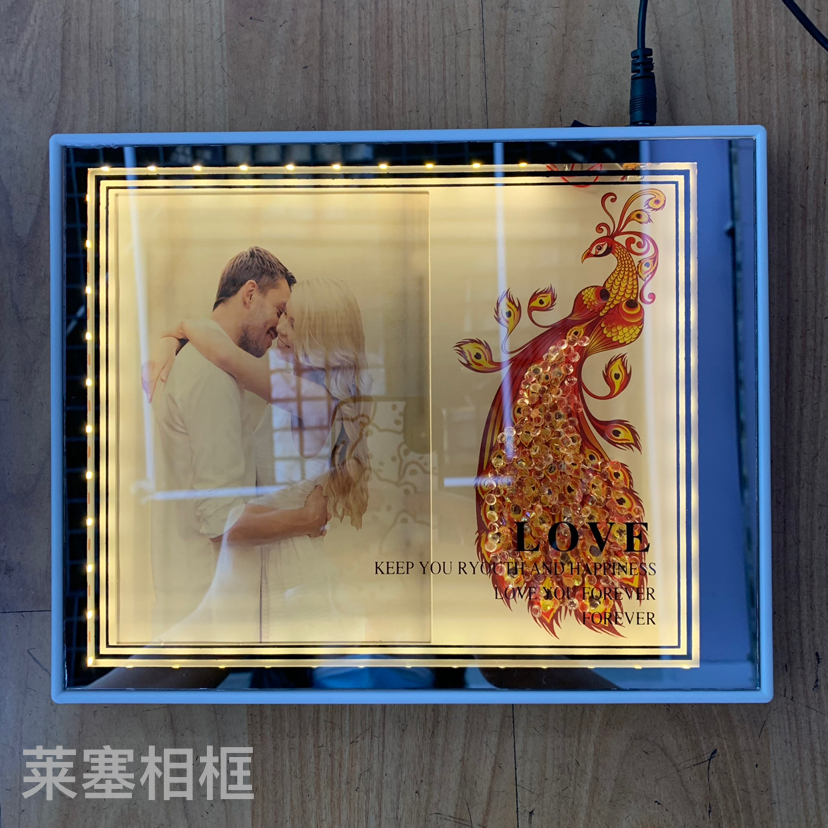 Creative decorative items with diamond led lights, home decoration handicrafts, photos with lights, mirror photo frames Application Scenario