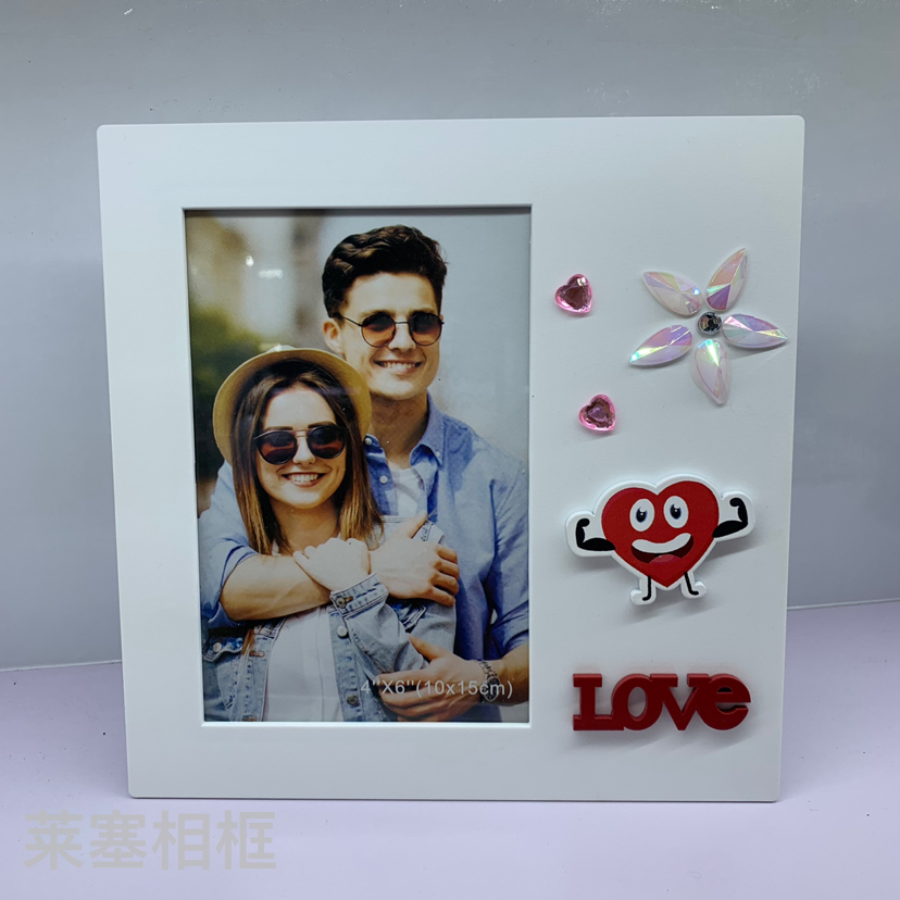 Pink heart-shaped creative decorative items for home decoration, living room and bedroom handicrafts, plastic photo frames details Picture