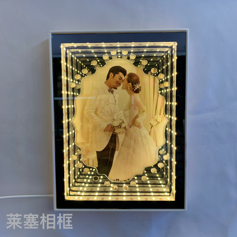 3D coated mirror, LED light, creative decorative items, home decoration, living room handicrafts, photo mirrors, photo frames Specification image