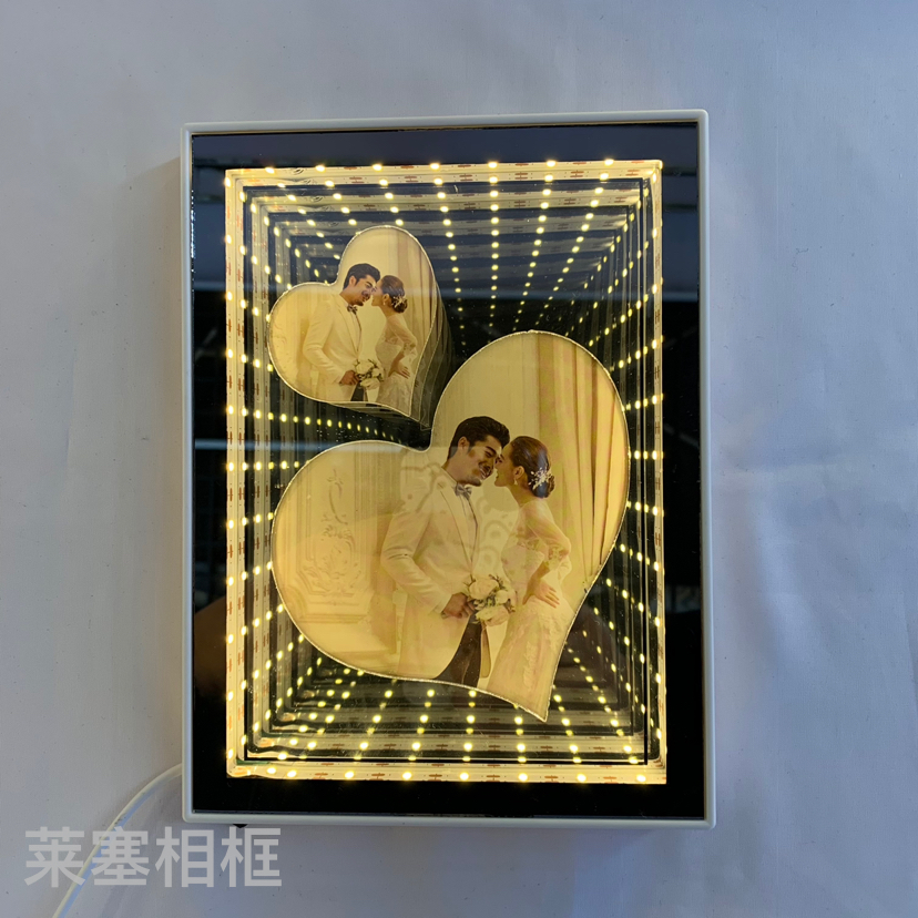 3D coated mirror, LED light, creative decorative items, home decoration, living room handicrafts, photo mirrors, photo frames Application Scenario