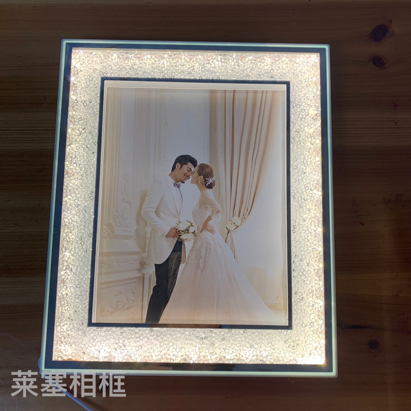 Double silver edge rhinestone LED light, USB interface, creative decorative item, home decoration handicraft, living room, bedroom, photo frame Application Scenario