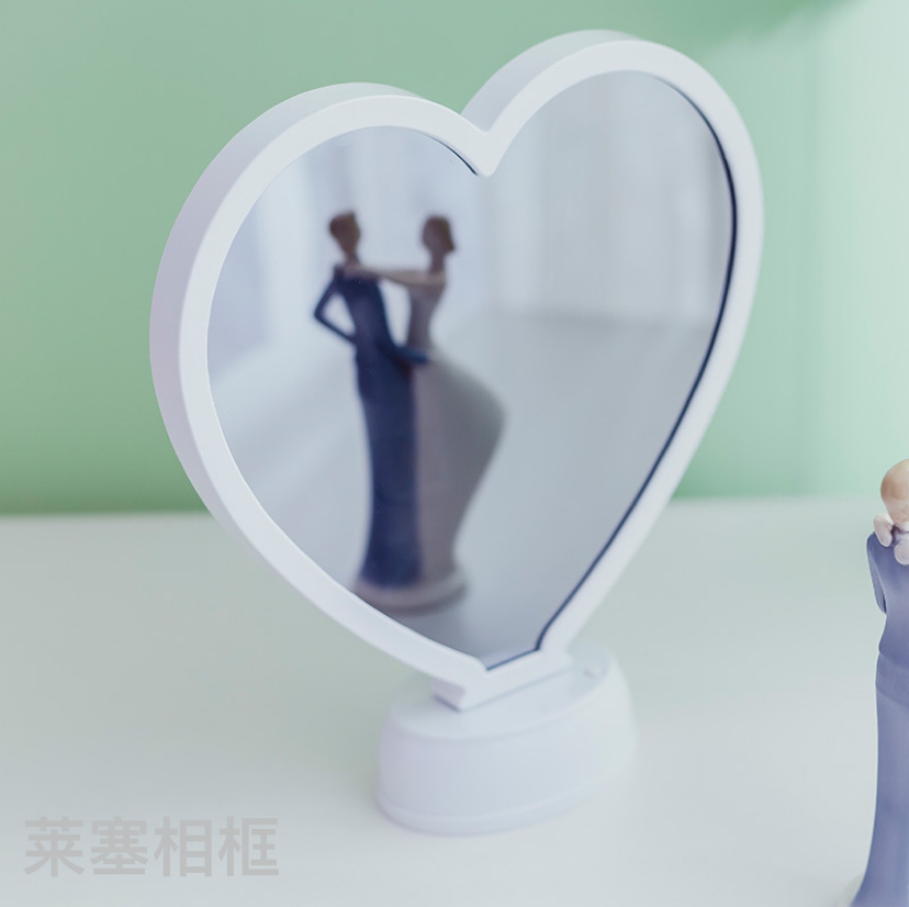 Heart-shaped Led lamp, plug-in battery, dual-purpose creative decorative item, home decoration, living room and bedroom handicrafts, plastic magic mirror Item Picture